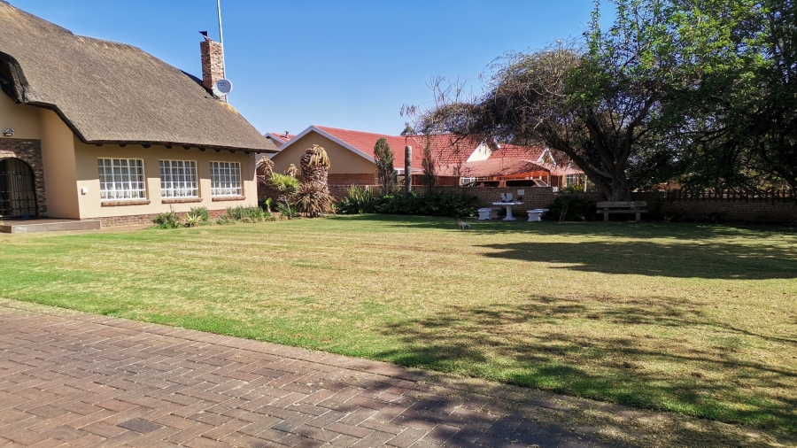4 Bedroom Property for Sale in Van Der Hoff Park North West